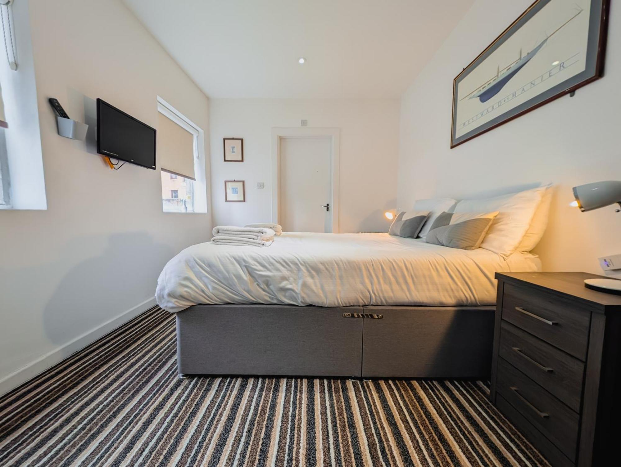 Bay & Harbour Holiday Apartments & Rooms Only 웨스턴슈퍼매어 외부 사진