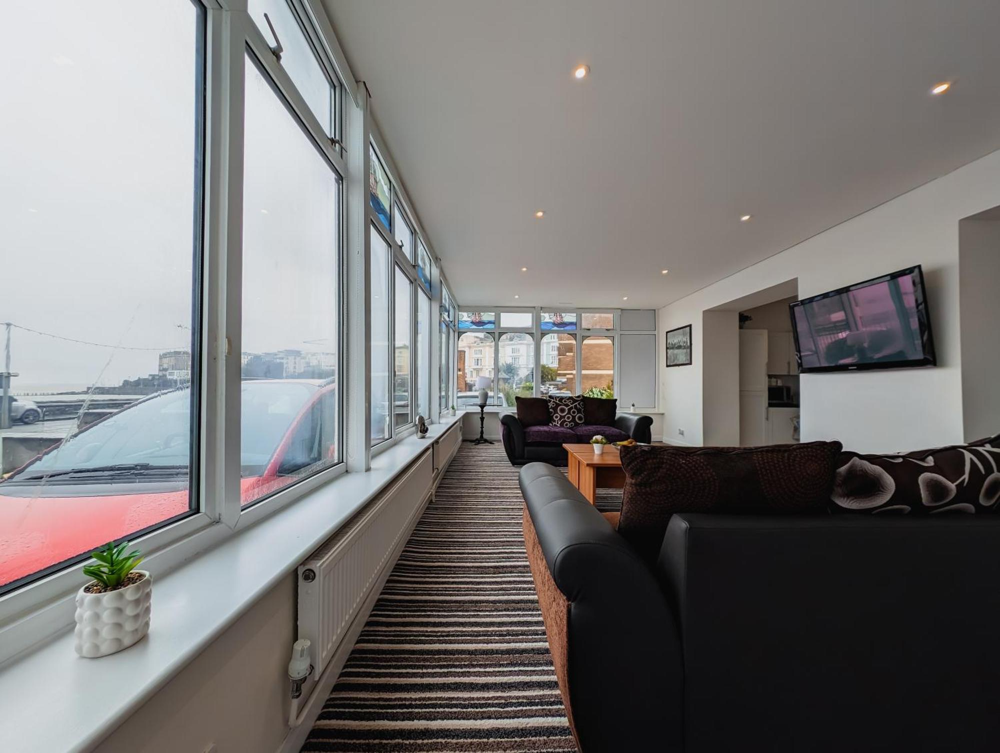 Bay & Harbour Holiday Apartments & Rooms Only 웨스턴슈퍼매어 외부 사진